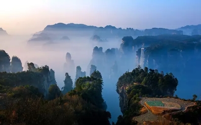 湖南张家界严查“追客赶客”等涉旅违法行为，守护张家界旅游秩序
