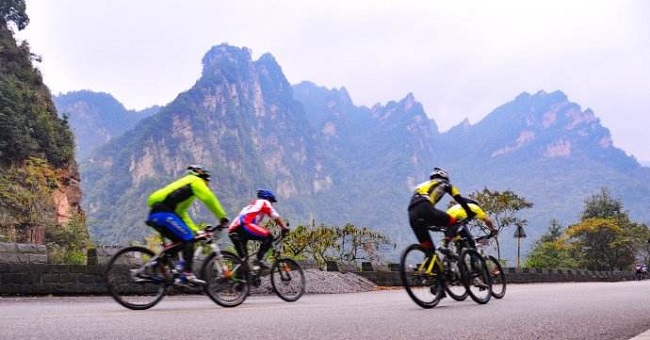 为湖南文旅消费市场注入全新活力，2026张家界第四届青岛啤酒嘉年华暨湘超“第二现场”活动开幕